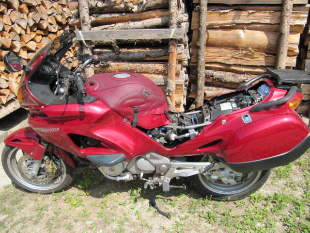 Motorrad Honda Deauville 650 Austausch der defekten Benzinpumpe gegen eine Facet Benzinpumpe