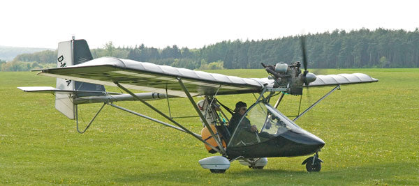 Ultraleicht Flugzeug mit neuer Kraftstoffversorgung durch Messing Schlauchverbinder in Y Form