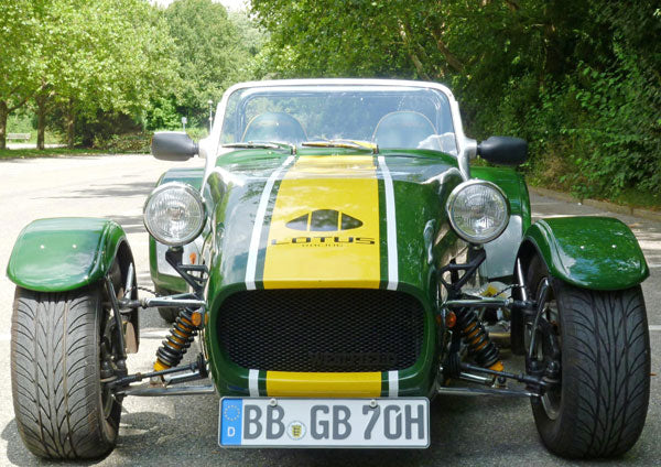 Lotus 7 Westfield mit Facet Benzinpumpe und einem Filter King Benzindruckregler