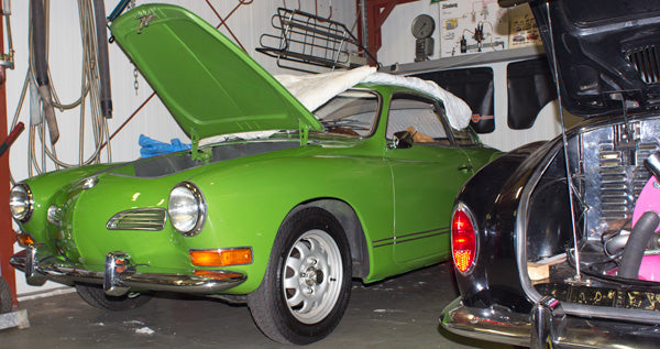 VW Karmann-Ghia Coupé Typ 14 mit Umbau auf elektrische Wischwasserpumpe.